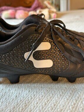 Charly soccer cleats, size 3.5